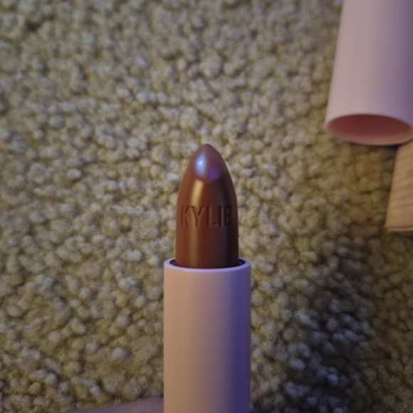 Kylie Cosmetics Creme Lipstick 115 In My Bag - Picture 2 of 5